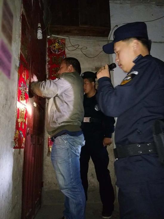 芜湖粗心妈妈误将幼女锁家中 