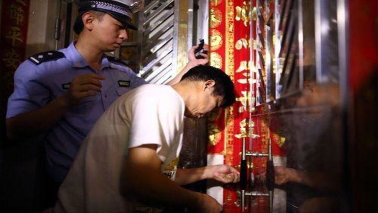 芜湖请开锁师傅开了锁后，师傅